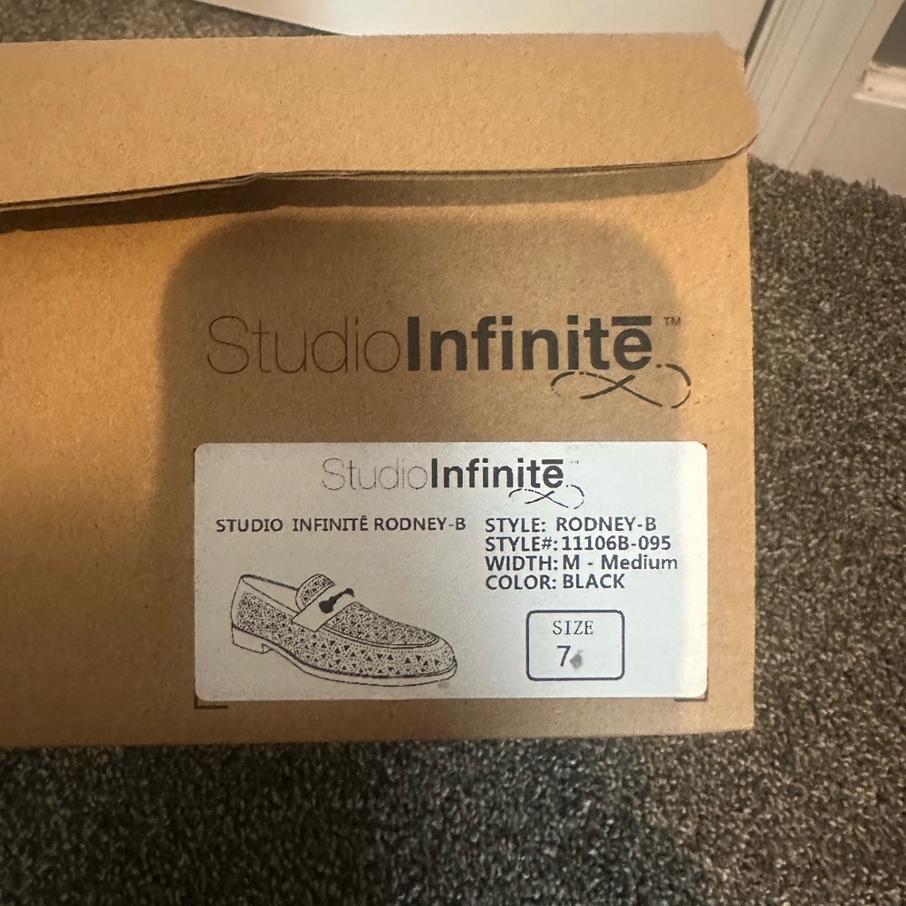 Studio Infinite Rodney-B Black Loafers (Size 7)